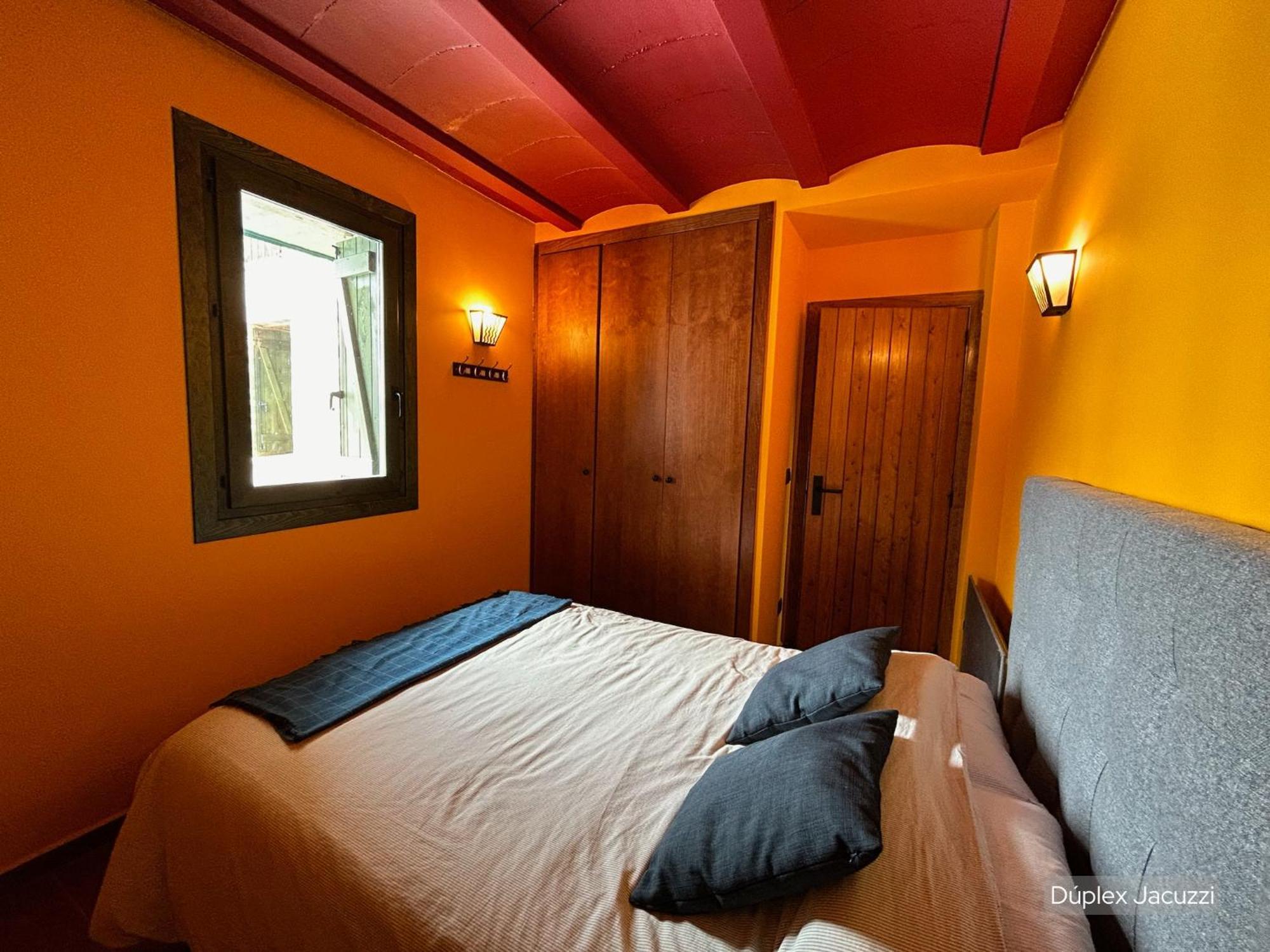 Apartamento ático-dúplex en Casa Rural Fundanal en Hoz de Jaca Exterior foto